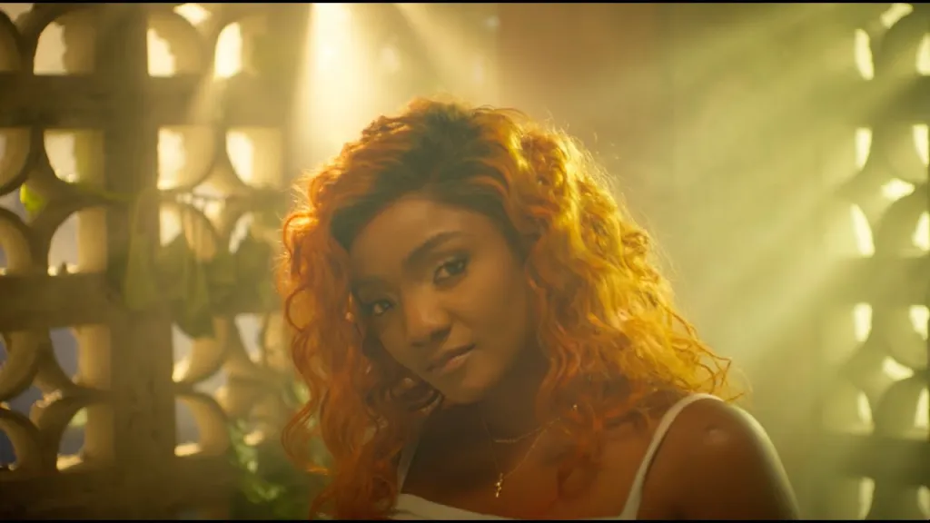 Simi – Naked Wire Video